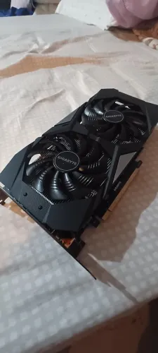 Placa de video 2060 Gigabyte