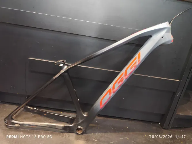 Quadro Oggi pró carbon tamanho 17 Boost