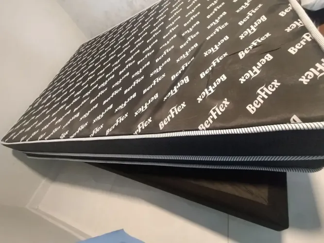 Vendo colchão mola ensacada em ótimo estado 
