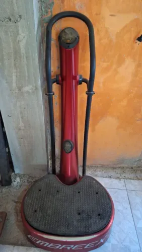 Plataforma vibratória funcionando.