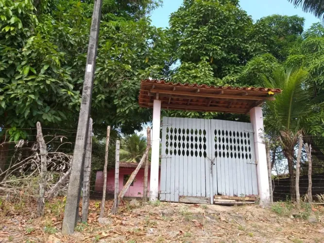 Vendo um sítio no Miritíua tem um pequena casa.