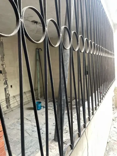 Grade de ferro para janela 1,37m altura x 3,62m largura  