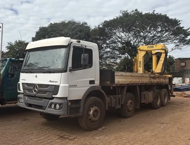 MB Atego 3030 ano 2020, 8x4, com Munck PHD 52008, em SP