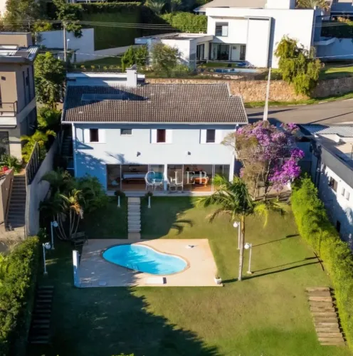 Casa Mobiliada em condomínio com deliciosa área de lazer e piscina em Atibaia-SP, no Condo