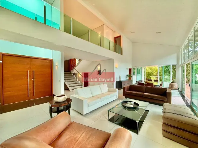 Casa de Alto Padrão para Aluguel no Condomínio Conde | 600 m² | 4 Suítes | Nova Lima