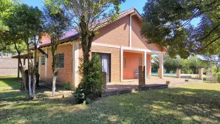Velleda oferece magnífico sítio com piscina, 5 dormitórios, mobiliado, pomar e mais!