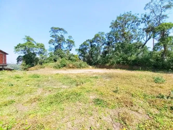 Área p/ Chácara 1.300m2 frente 25m Topografia Aclive c/ platô p/ Construir Financia Caixa