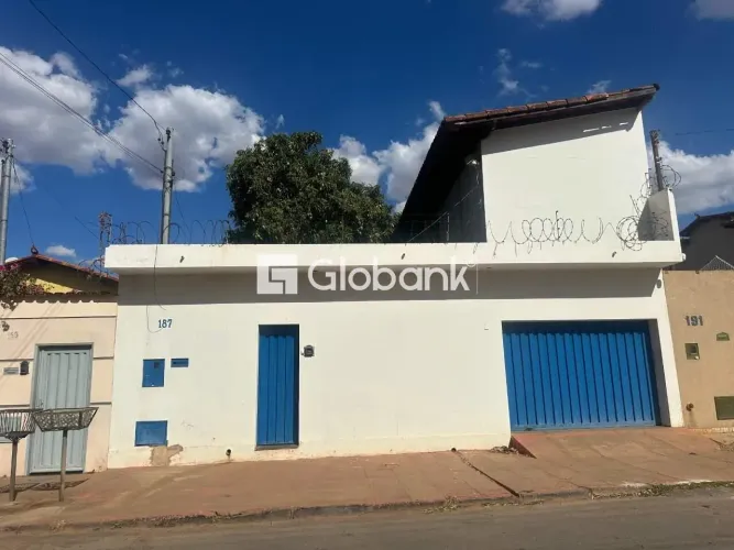 Casa Comercial para Aluguel - Bairro Delfino Magalhães - Montes Claros/MG, 06 Quarto(s)