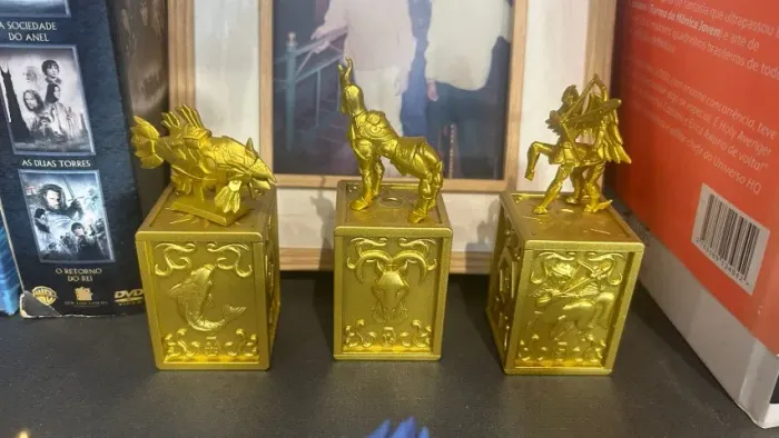 Gachapon Urna da Armadura de Ouro (Sagitário, Peixes e Capricórnio) Bandai original