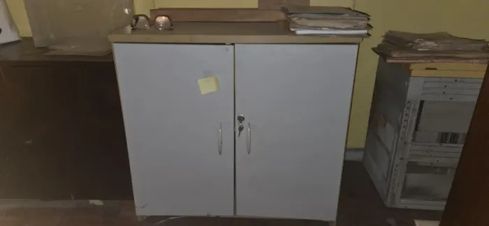 MESAS E ARMARIOS ESCRITORIO