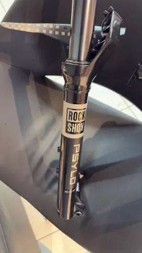 Suspensão Rock Shox 