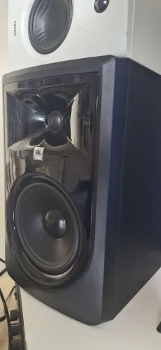 Par de Monitores de studio JBL 306P MK2 1 ano de uso. Avalio Trocas.