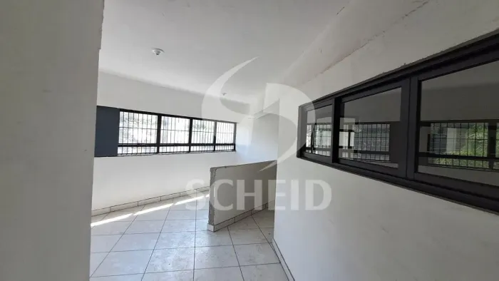 Ótimas Salas de 600m²comercial para locação no Jd das Flores, em frente ao Terminal Guarap