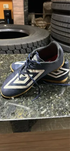 Chuteira umbro tamanho 41