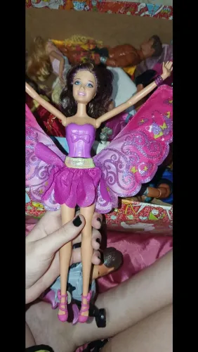 Carrie (boneca Fashion Fairy Friend morena / castanha)