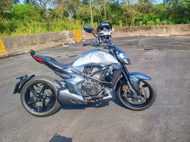 Moto impecável.. noivinha