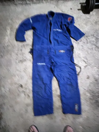 Vende-se kimono azul usado 