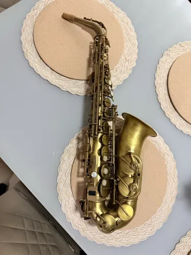 Saxofone Alto Jupiter 567 - Desplacado