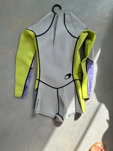 Maiô short neoprene normaii 1,5mm Diva pro P