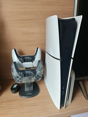PS5 dois controles 4 jogos