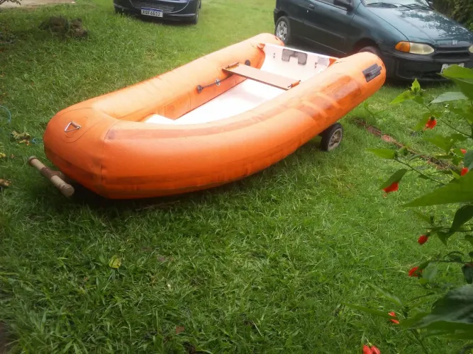 Bote inflavel fundo rígido 3.30 único dono 