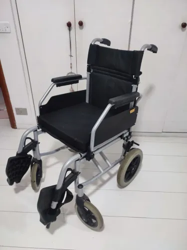Cadeira de rodas seminova