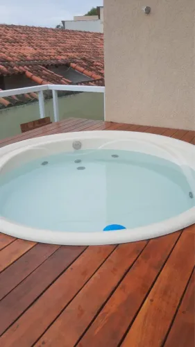 Alugo p/ temporada casa 3 quartos no Peró em Cabo Frio com Churrasqueira e Spa e Ar cond !