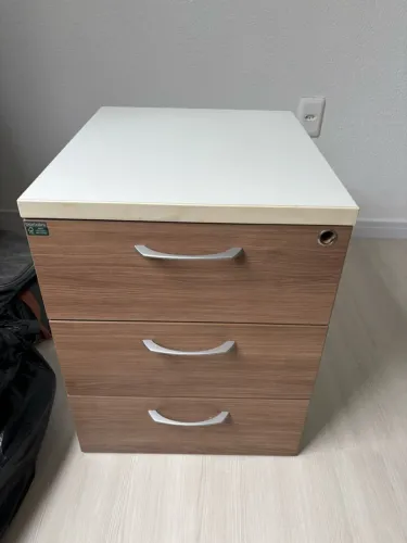 Mesa de cabeceira / Gaveteiro