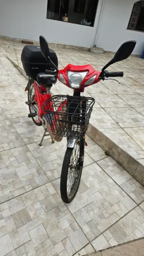 Bicicleta eletrica Sousa com mala e capacete