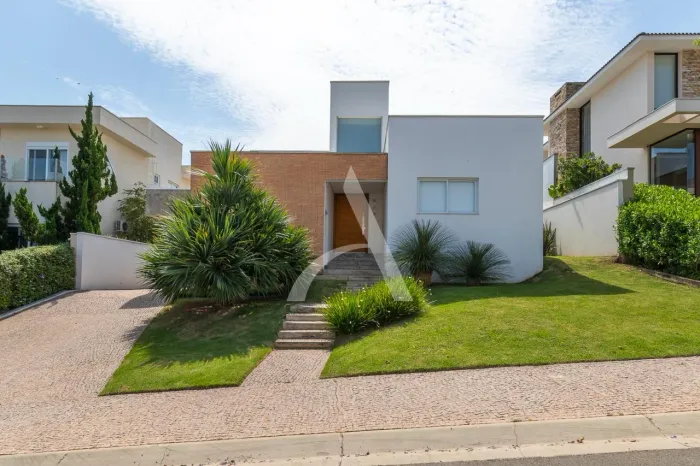 Casa praticamente térrea para venda ou locação no Condomínio Mont Blanc em Campinas - SP