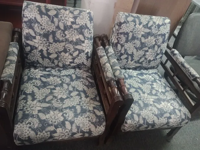 Poltronas em madeira conjunto