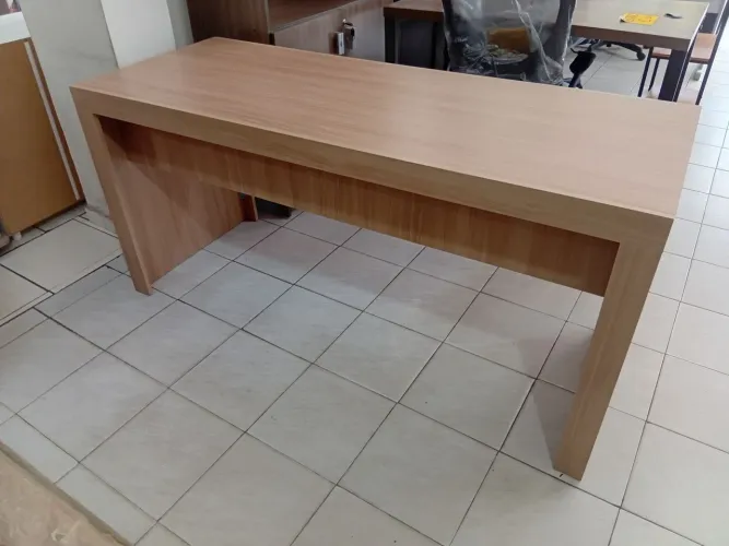 Mesa 1.60m para escritório