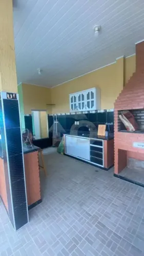 Prédio Comercial de 168m² no Bairro Novo Paraiso - 4 Quartos, Quintal e 4 Garagens