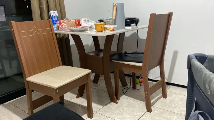 Mesa + 4 cadeiras