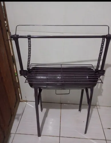 Churrasqueira, tamanho 25 x 57. Fazemos entrega