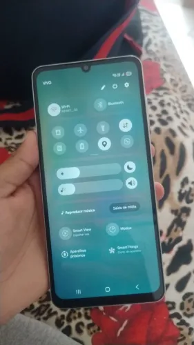 A06 128GB 5G NOVO TA COM UM RISCO APENAS DO LADO DO CELULAR POR CONTA DO SUPORTE