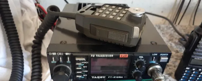 Radio Yaesu FT212RH conservado VHF