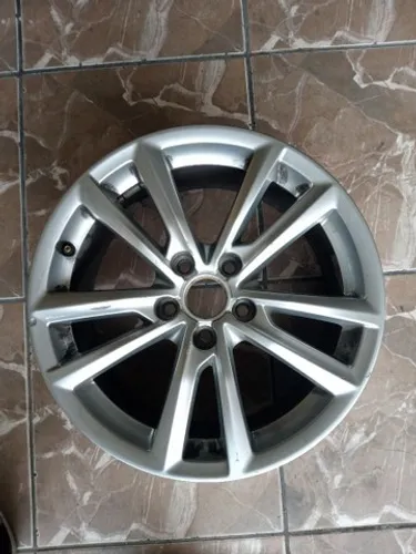 Roda Audi (8V0 601 025 BF)