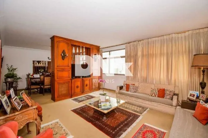 Apartamento - / Residencial / Copacabana