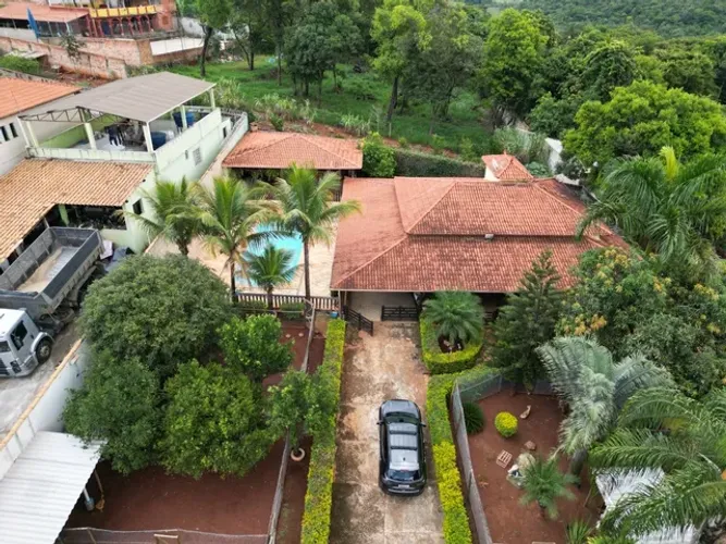 Sítio no Estâncias Imperiais a venda de porteira fechada.