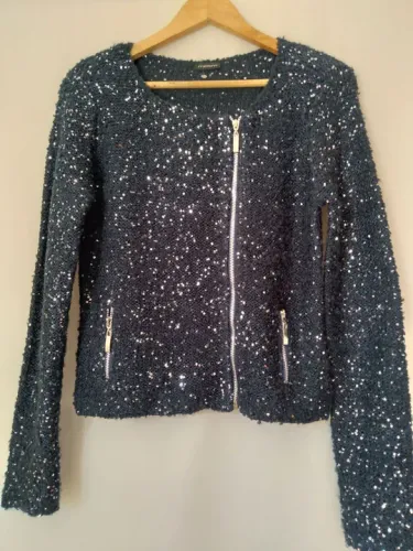 Blusa de tricô com aplicações em lantejoulas mangas longas fechamento com zíper