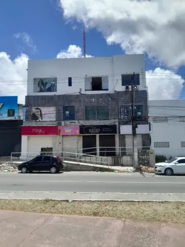 ALUGA-SE SALA COMERCIAL EM FRENTE AO SHOPPING PRÊMIO 