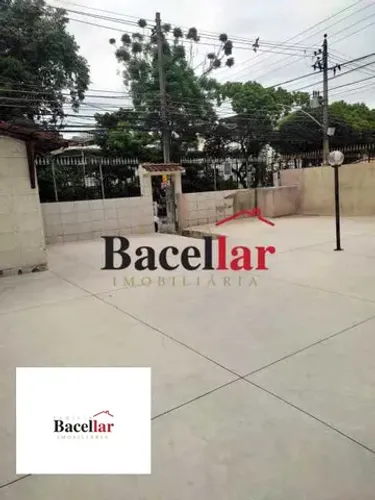 Apartamento - Térreo / Residencial / Olaria