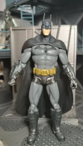 BATMAN ARKHAM CITY BATMAN SERIES 3 COLLECTOR ACTION FIGURE