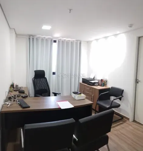Sala comercial para venda no Centro de Curitiba/PR | Confiancce Imóveis