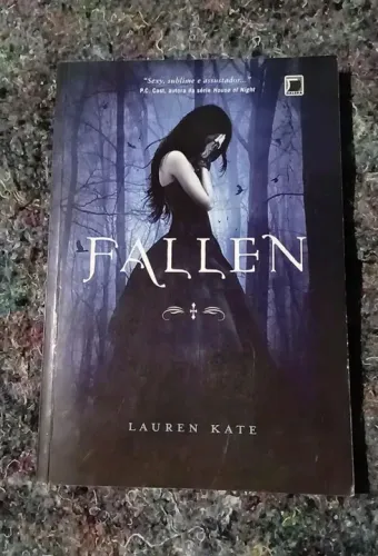 Fallen - Lauren Kate - Livro