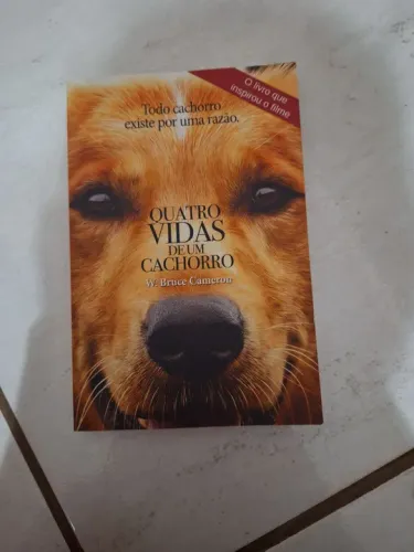 Livro Quatro vidas de um cachorro 