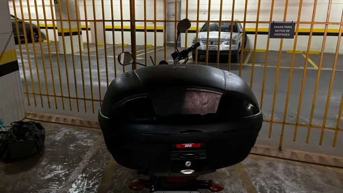 Baú GIVI 45 L com Chave Reserva + Suporte Yamaha YBR - Excelente Estado!