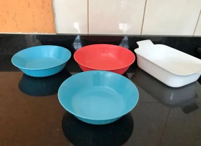 Conjunto de tigelas coloridas para cozinha
