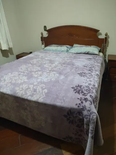 CAMA DE CASAL COM 2 CRIADOS MUDOS 